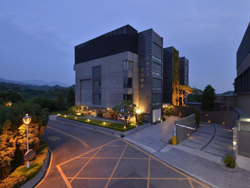 The Sun Hot Spring & Resort Taichung Bagian luar foto
