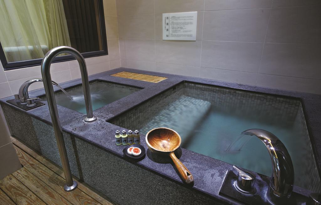 The Sun Hot Spring & Resort Taichung Bagian luar foto