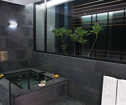 The Sun Hot Spring & Resort Taichung Bagian luar foto